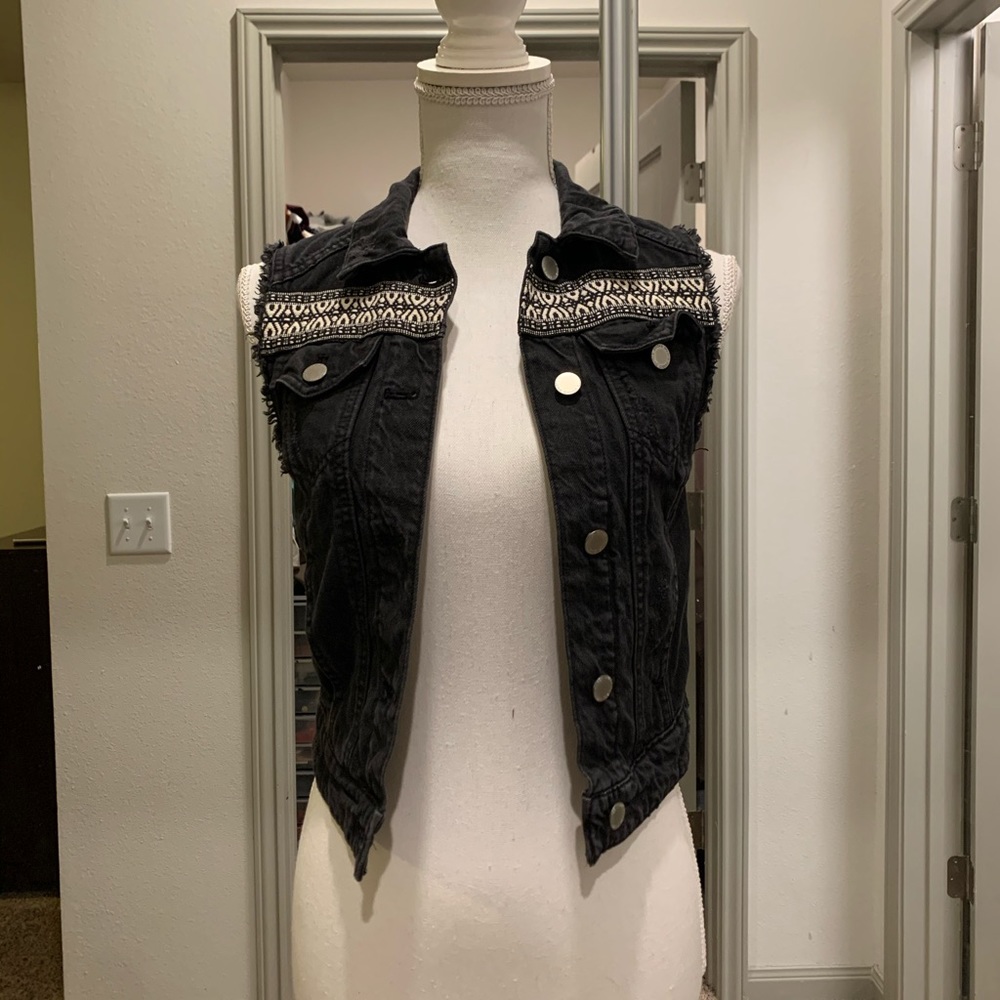 Cropped denim vest
